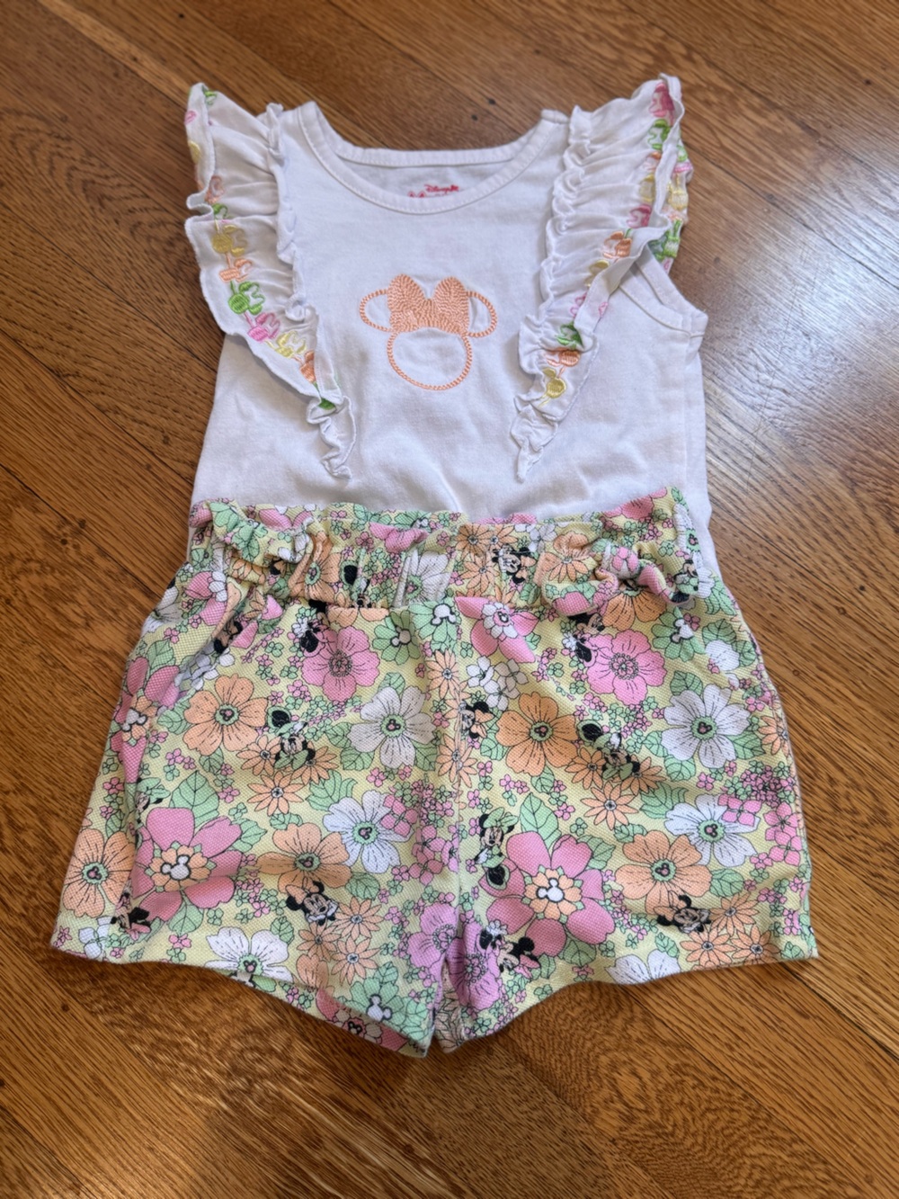 Disney Minnie Mouse Floral Two-Piece Outfit Short with Embroidered detail Sz 3T